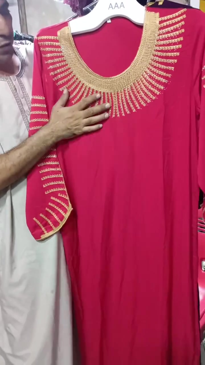 ملابس • لا توجد تفاصيل