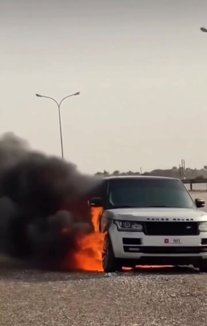 الحرائق والمشاكل المفاجئة ممكن تصير بأي لحظة! 🚨
لا تنتظر لما تفقد سيارتك.. احمي نفسك وسيارتك  بـ  مطفأة  الحريك 1ك 
​✅ استجابة سريعة وحماية فورية
✅ سهلة الاستخدام وتناسب جميع أنواع السيارات
​📲 اطلبها الآن عبر الرسائل أو من الواتساب