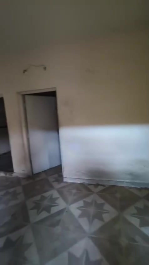 شقه ارضيه غرفه نوم وصاله ومطبخ وخدمات 350 اي استفسار الدلال سيف الحچيمي ***********

