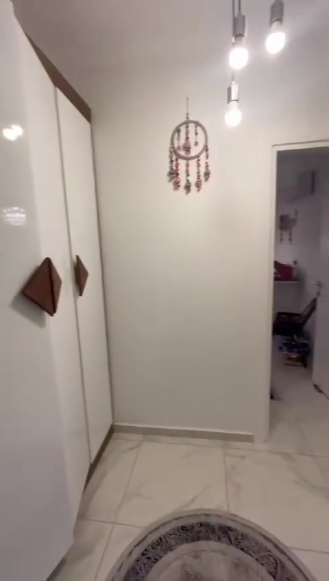 شقه للبيع ..في مجمع كنجان لايف 
مساحه 126 متر ركن 
واجهه حديقه 
طابق وسط مرغوب جدا 
تباع الشقه بالاثاث او بدون اثاث حسب الرغبه 
مجهزه بديكورات وورق جدارن واثاث واجهزه كهربائيه كامله 
للاستفسار 📞
***********
***********
***********
عقارات ليان جان للتسويق العقاري 
#ganjan
