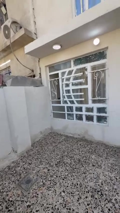 السلام عليكم بيت للبيع زراعي سند 117 مساحته 65 سعره 60 يرهم قسط يصير 65 ينطي نص المبلغ من سعره المكان  الزعفرانيه حي الزهور ***********
