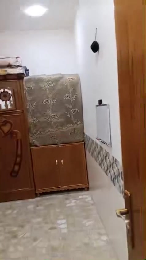السلام عليكم
بيت  للبيع مساحته ١٥٠طابق واحد ركن عله شارعين بناء حديث مثل ماموظح  بلفيديو الموقع مجمع طيبه السكني قرب جسر الفرنسي كافه الخدمات والتبليط عن قريب 

للستفسار

***********مكلف بلنشر
