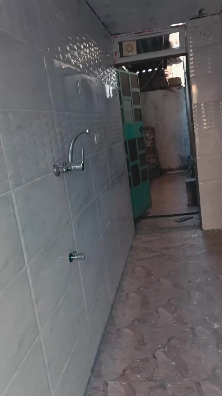 السلام عليكم متوفر عندنا بيت للايجار بال 5 كيلو قرب مطعم أصطه عزوز ايجاره 250 لتواصل على رقم  ***********
