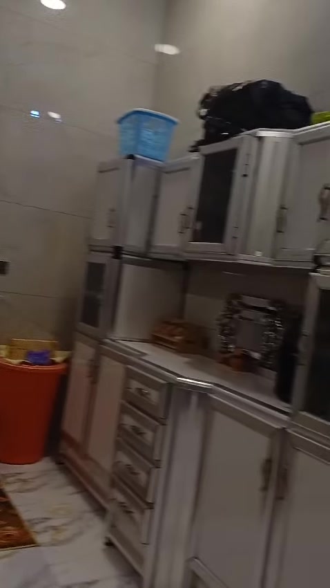 سلام عليكم
بيت للبيع مساحته 200

بناء حديث الموقع حي العمال شارع الخدمي قرب السيطره 

***********
