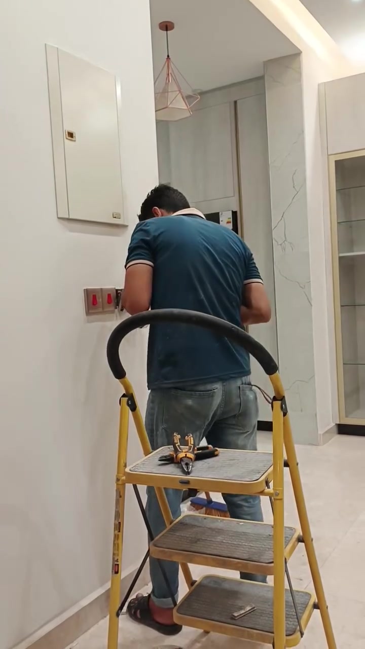 كهربائي • متفرغ • بغداد الكرخ