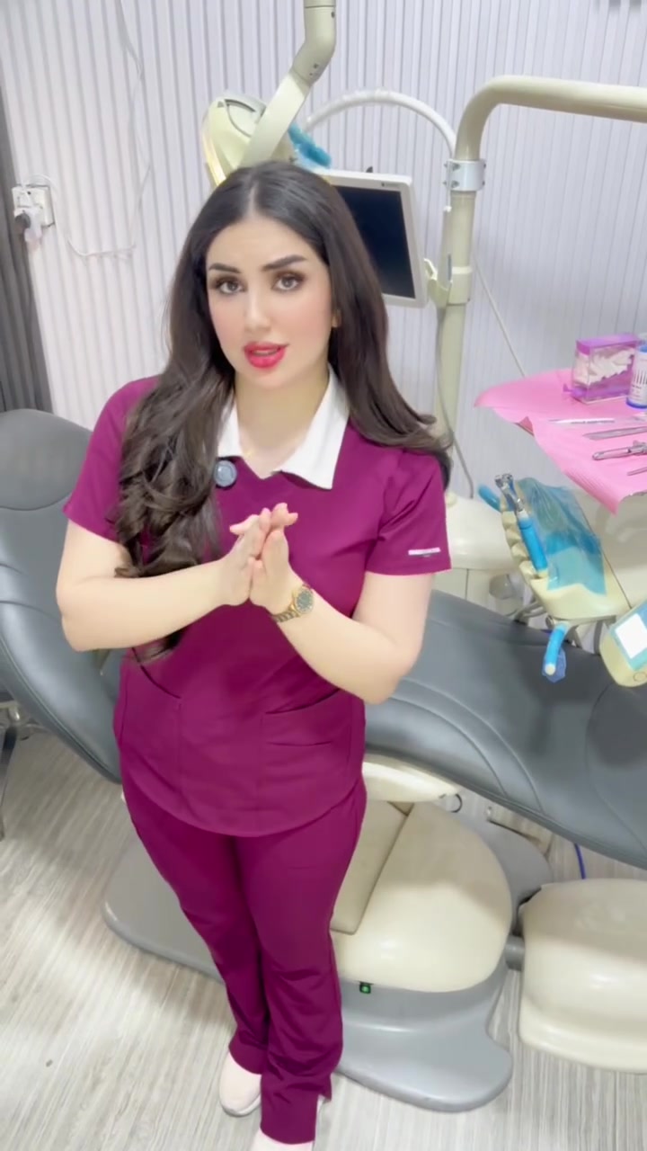 🦷 أكثر سؤال يضوجج بالعيادة؟ 

«دكتورة صدك التركيبات تسوي ريحة بالأسنان؟» 

الجواب: مو التركيبة نفسها اللي تسوي ريحة!
إذا التركيبة معمولة ومثبتة بشكل صحيح، مع الاهتمام بالتنظيف والعناية، ما المفروض تسبب رائحة.

لكن تراكم الأكل والبكتيريا حول التركيبة أو وجود مشكلة باللثة ممكن يسبب رائحة غير مرغوبة.

التركيبة الصحيحة + العناية الصحيحة = ابتسامة نظيفة وريحة منعشة 🤍

📍 عيادة الدكتورة فاطمة النعيمة
للحجز والاستفسار: ***********
