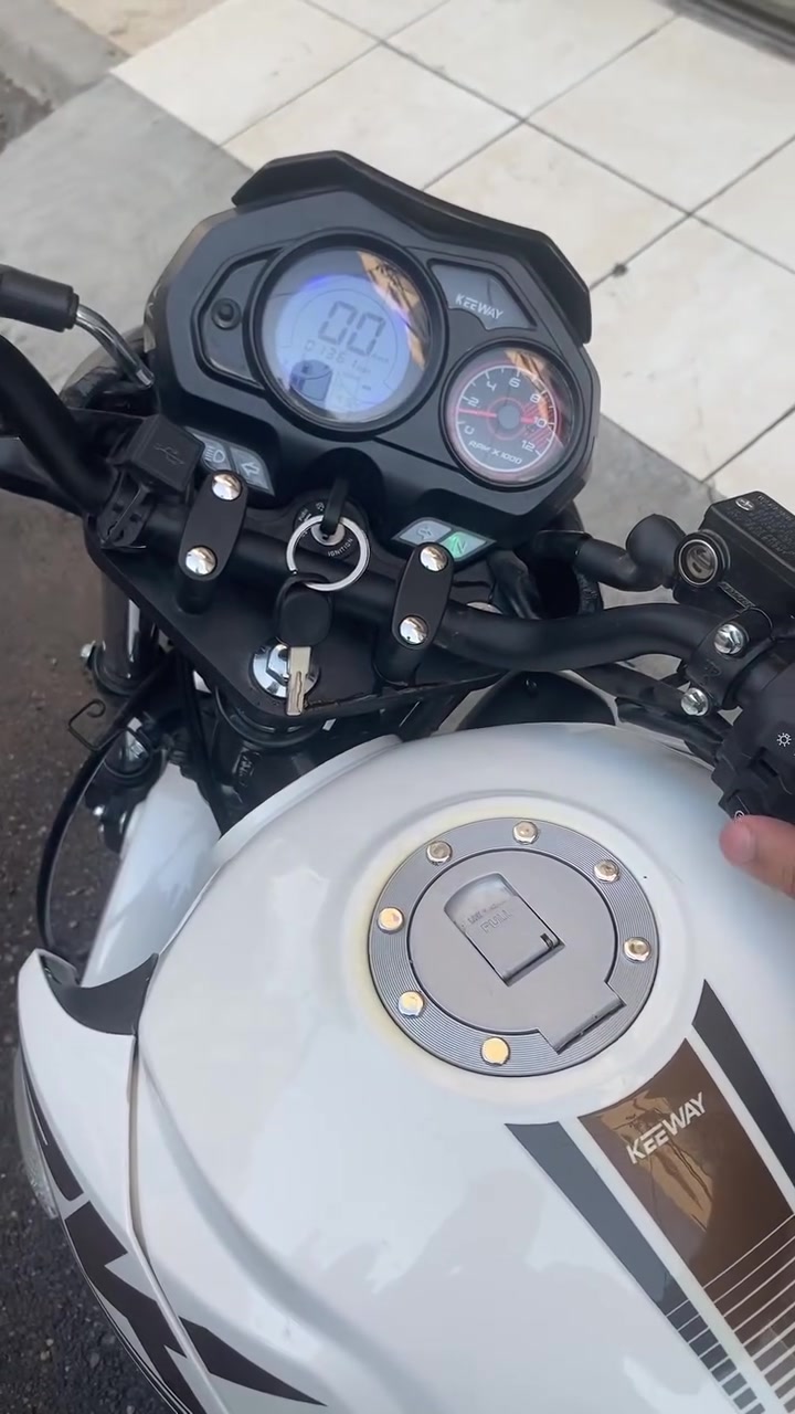 دراجة RK200cc 2026 الدراجة زيرو ممشاها ١٣٠٠ الدراجة وكالة عجلة الخليج وبعدها تحت الضمان لحد الان باقي ١٠ اشهر او ٢٠ الف كيلو على المكينة والكير بيها رقم وسنوية اربيل تروح لاربيل وتحويل مباشر بأسمك قبل نهاية ٢٠٢٦ 
السعر مليونين و٧٠٠ الف
سبب البيع اريد اشتري بطح لحد يصير لوتي ويكسر بالسعر الدراجة زيرو وبعدها تحت الضمان فقط تروح للشركة تسوي مكاتبة بأسمك مابيها اي نقص حتى دهن مصارلي يومين من مبدله 
المكان:كورنيش الكاظمية مقابل زمزم فرع مطعم الحيدري
للتواصل ***********
