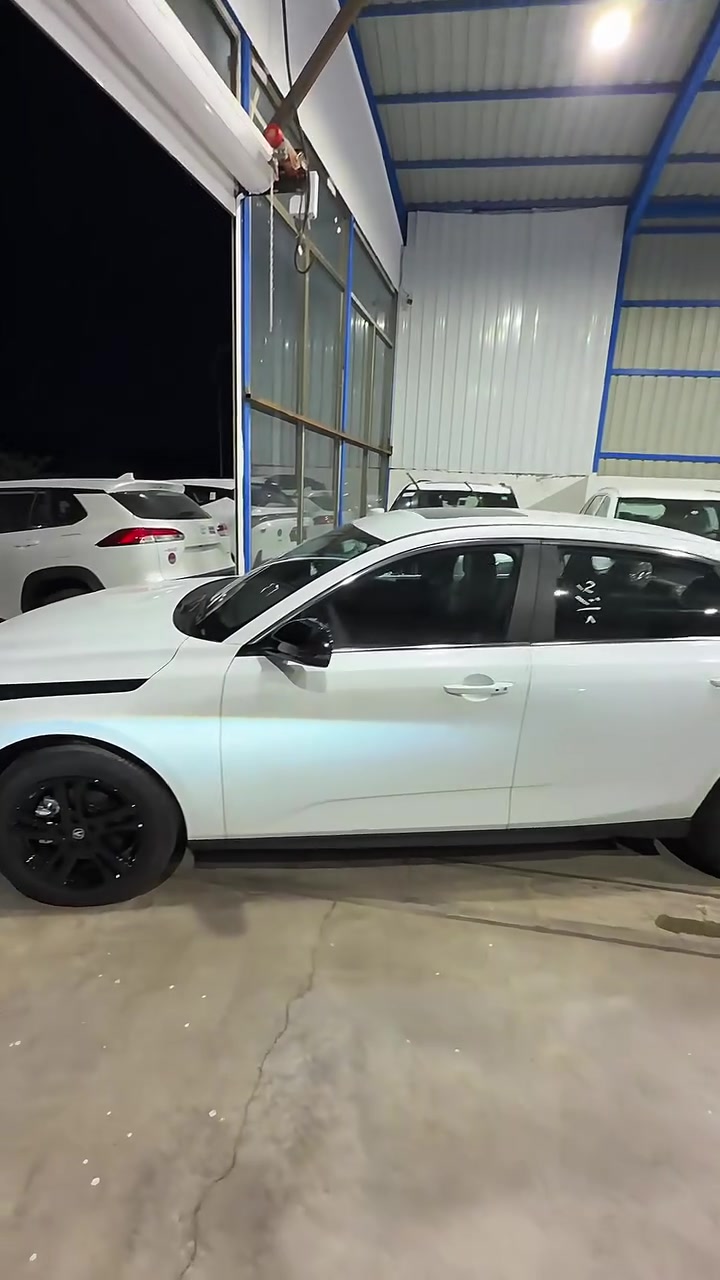 توفر جديد يم شركة ديار العتابي 🌏
شانجان إيدو بلس | Plug-in Hybrid | 2026

• محرك بنزين 1500cc + Plug-in Hybrid
• مدى كهربائي 145 كم
• إمكانية القيادة على الكهرباء والاستغناء عن البنزين
• شحن سريع + شحن بطيء
• فتحة سقف
• گير تعليك
• كرسي سائق كهربائي
• مقاعد جلد
• كاميرا دوّارة
• مثبت سرعة
• أوتو هولد Auto Hold

💰السعر :  24.200.000

‎عنوان 📍 : بغداد – معارض القناة الجديدة او البحيرة–قرب وزارة النقل 

👨‍💻 خدمة البيع نقداً :

📞***********
📞 ***********

أوقات الدوام: جميع ايام الاسبوع 
من الساعة 11:00 صباحاً ولغاية 11:00 مساءً
📌ليس لدينا فرع اخر
#شانجان
