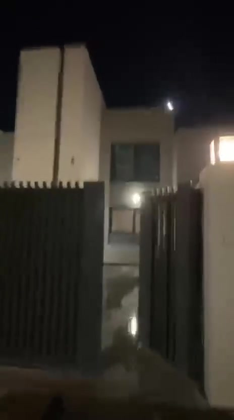 ٢٠٠ متر البدور منطقه الهيلز 
موقع مميز قرب الحديقه المركزيه 
زيرو غير مسكون 
مجهز بكاونتر 
السعر كاش بدون قرض 
للتواصل ***********

نستقبل جميع عروضكم العقاريه 
الاحمد للعقار
