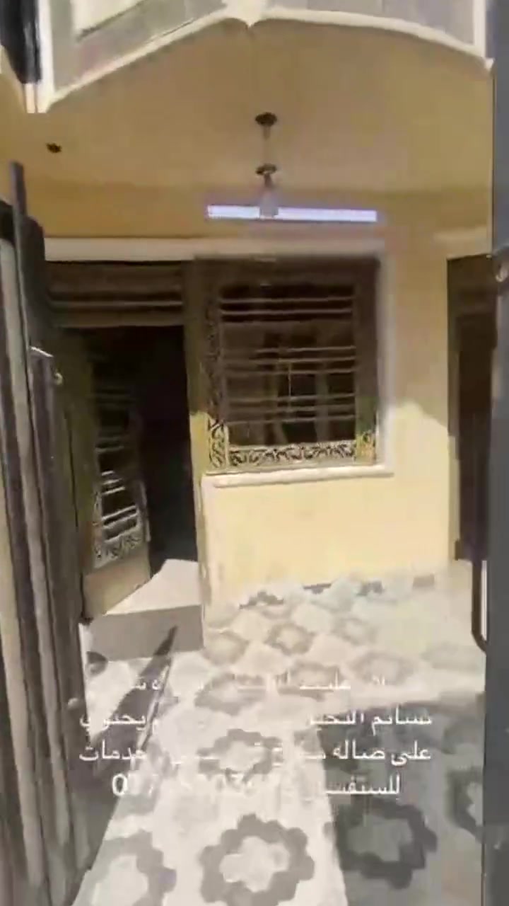دار للجار الدوره خلف كليه الفرابي شارع جامع ملاك الملك مساحه ١٠٠ م ثلاث غرف نوم صاله مطبخ حمامات استفسار ***********
