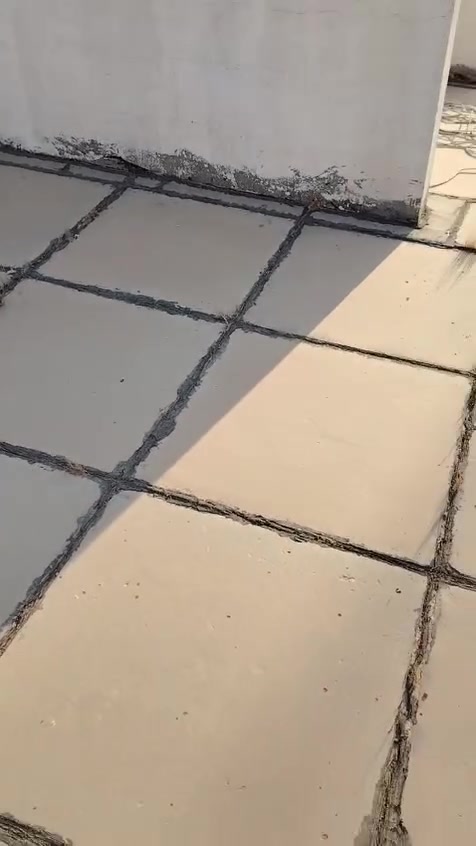 تم اعاده ماستك لقديم بيت الاستاذ بشار في  منطقة الصوفيه   تم تنضيف وغسل. السطح  بصوره جيدة مستمرين بل اعاده ماستك وتطبيك شتايكر اي مشكله عندك بل سطح تفضل خاص او تصل عل رقم *********** يوجد واتساب

نص مكتوب في الصور:
- بعد العمل
- قبل العمل