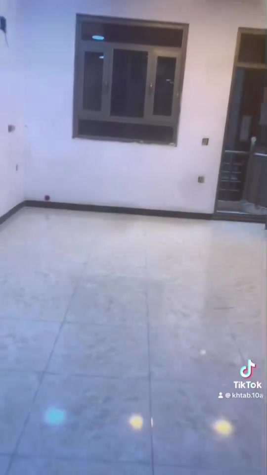 🏡 شقة للإيجار | زيونة - محلة 710
✨ فرصة مميزة للسكن العائلي

📍 الموقع: زيونة - محلة 710
📐 المساحة: 120 متر
🏢 الطابق الأول | 🛗 مصعد

🔹 تتكون من:
🛏️ غرفتين نوم كبيرتين (إحداهما ماستر)
🛋️ صالة واسعة ومريحة
🍽️ مطبخ معزول
🚿 دورة مياه عدد (1)
🌿 بلكونة
🚗 كراج كبير للسيارات

💰 السعر: 950,000 دينار
✨ يوجد مجال بالسعر

📞 للاستفسار والحجز:
*********** (اتصال & واتساب)

خطاب الربيعي للعقار
🥇 شعارنا:
لسنا الوحيدين... ولكننا نسعى دائماً لنكون الأفضل في خدمتكم.
