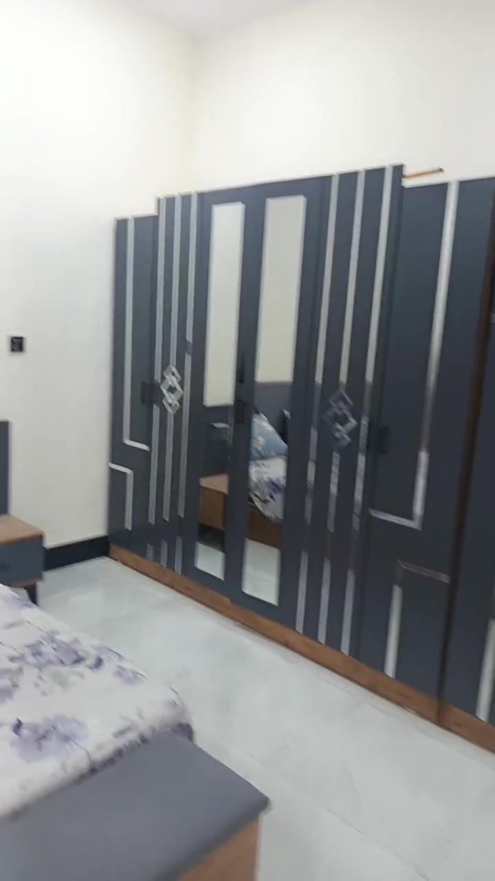 سلام عليكم للبيع غرفه تركيه نوعيه زينه مستخدمه أقل من شهر بعده نضيفه بعده بجيس 8قطع كنتور جبير غرفه حيل حلوه سعره 650 وبيه مجال رقم الهاتف ***********
