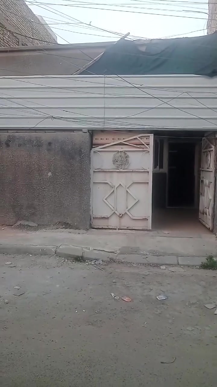 السلام عليكم
⚠️يعلن مكتب عراق السلام للعقار 
      عن توفر 
🏠 منزل للبيع مساحة 100م طابق واحد مربع
      منطقة ال 5000 قرب على سوك الچبير مدخلين
       استقبل + مطبخ +صحيات + ترك +وغرفة نوم 💤 
مثل ما واضح عدكم بالفديوا 
للاستفسار الاتصال على الارقام :
لؤي التميمي 
***********
رياض التميمي
***********
قصي التميمي 
***********
أو زورنا في مكتبنا مكتب (عراق السلام) للعقار 
العنوان : شارع جامع النور
اهلا وسهلا بيكم
