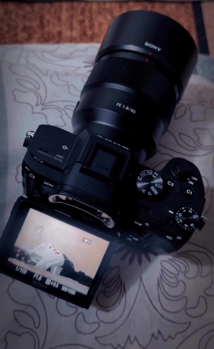 كامره صوني a7iii الكامره ميعبر شترهه 50 صوره ومصور بيهه فقط 3 ريلزات  بيهه فقط بيت الرام واحد عاطل والثاني يشتغل طبيعي وعدسه 85 سوني فتحه 1.8 ورونين rs4 العنوان مدينه الصدر ***********
