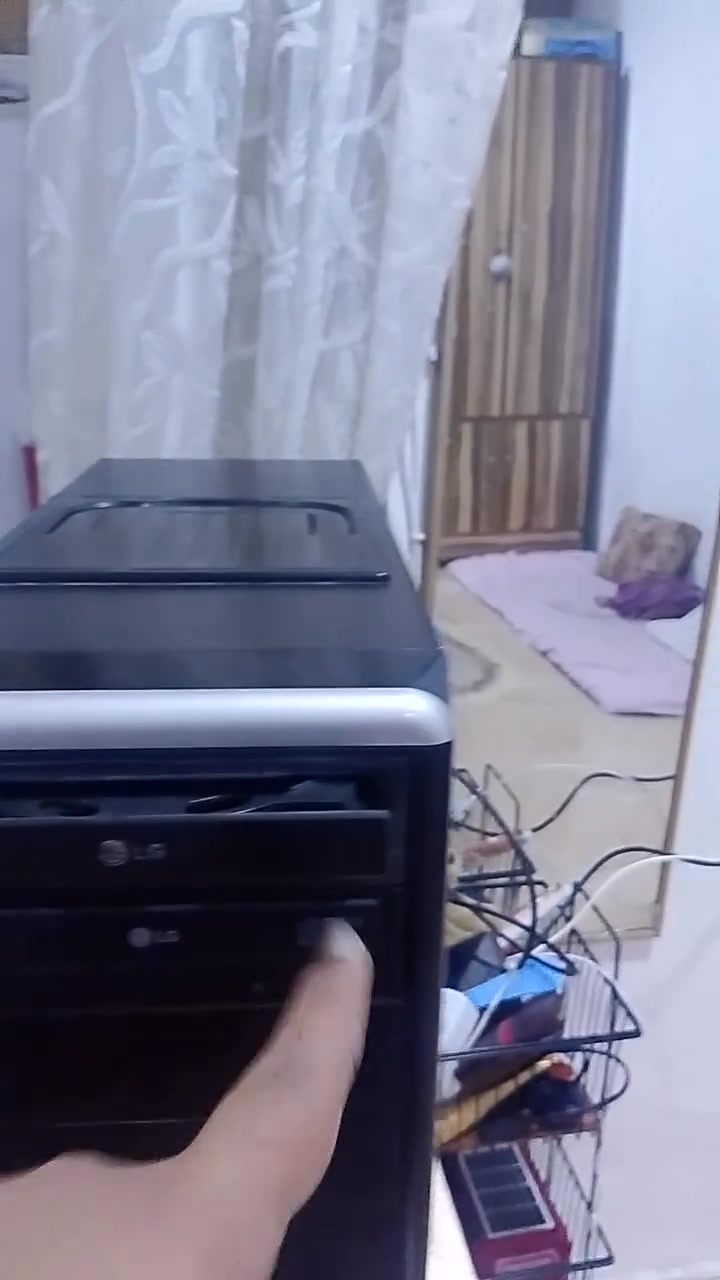 سلام عليكم تلفزيون وكيس لوك نضيف اي عيب مابيهم شرط نزل سعرك بل عافيه ***********واتساب فقط
