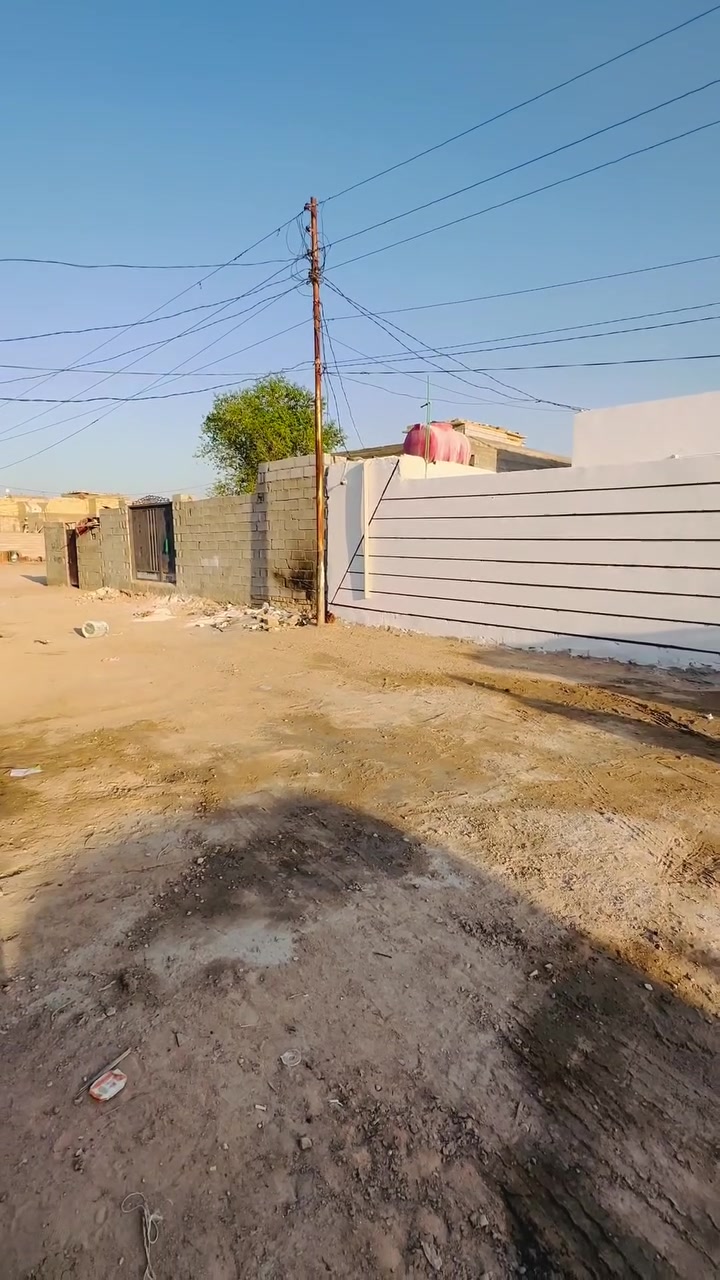 السلام عليكم بيت البيع المكان كوفه شارع المعمل خلف جامع ال شبل كل المعلومات داخل المنشور سعر البيت 35وبيه مجال والستفسار التصال على رقم ***********
