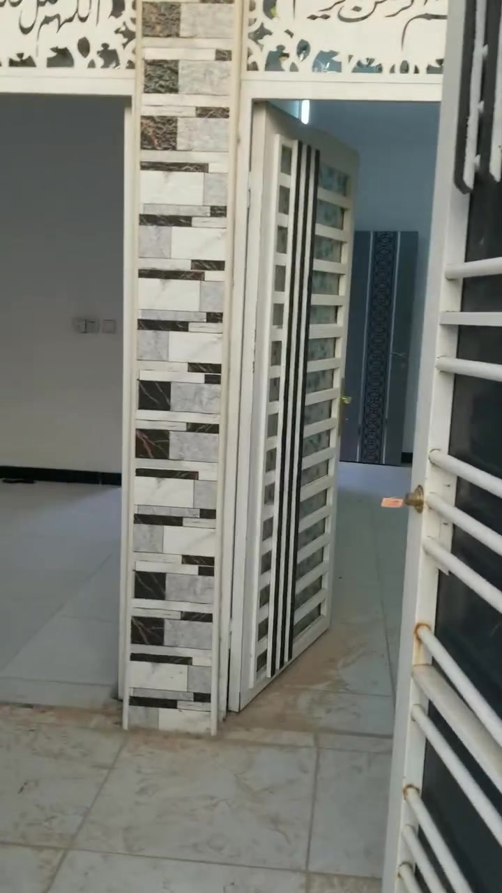 بيت 120 متر مربع للبيع دور الهنديه صب مسلح غرفتين وصاله ومطبخ واستقبال 125 مليون فارغ وجاهز السكن ***********
