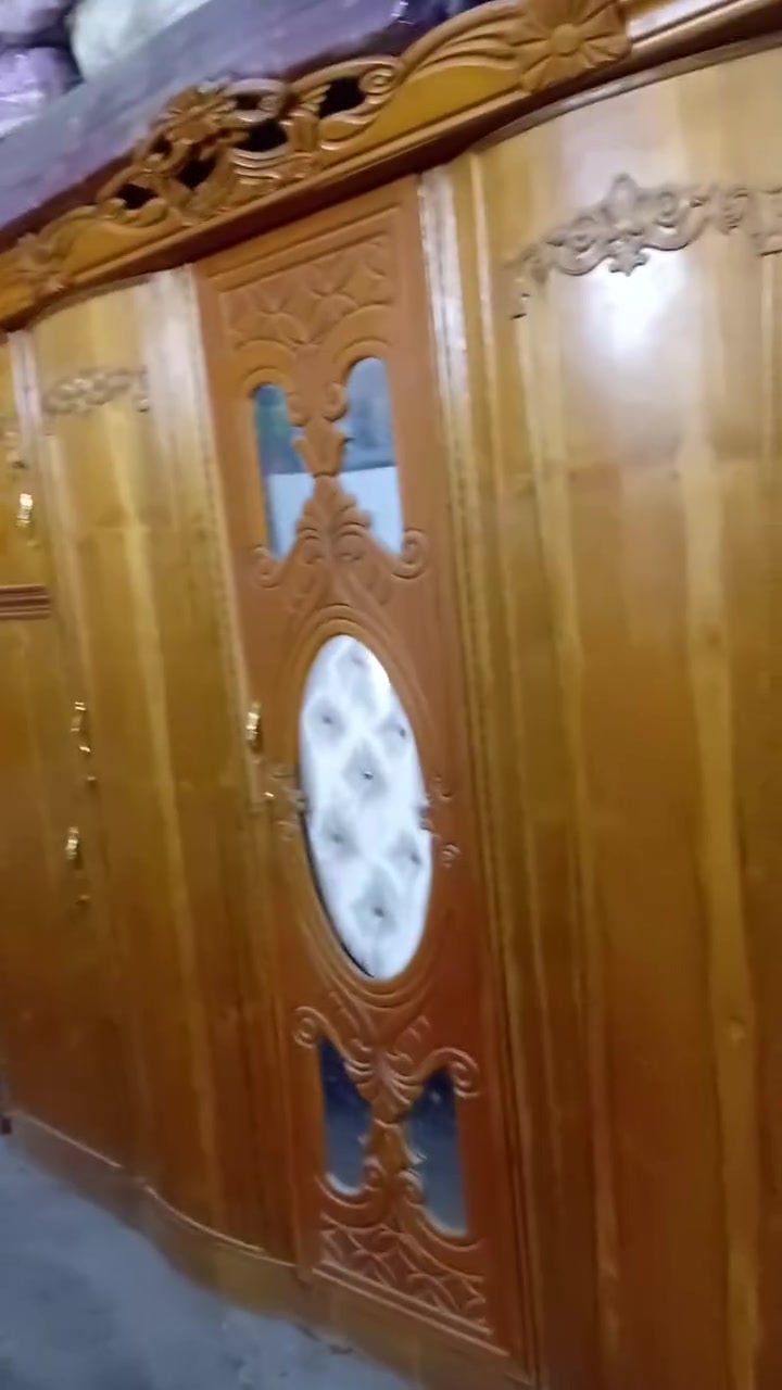 غرفه للبيع سعر ٧٥٠ وبيها مجال ***********
