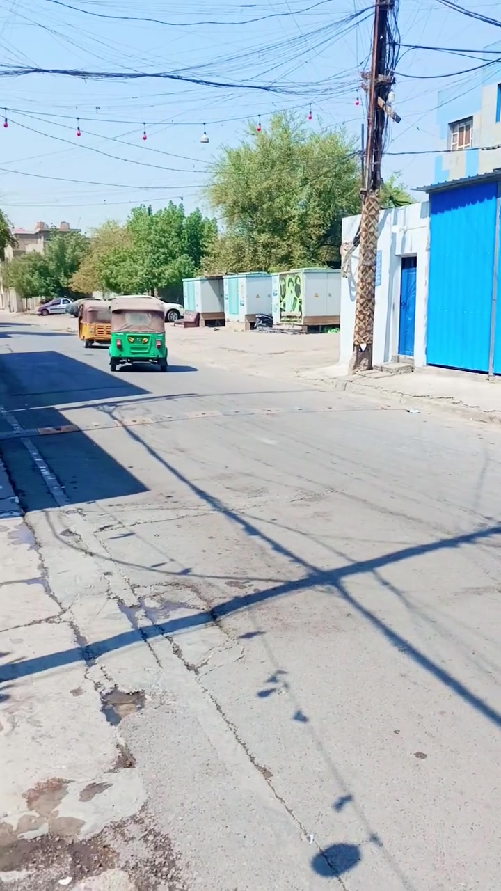 السلام عليكم بيت نصف قطعه للبيع قاطين النزال 25 البيت يحتوي على استقبال وصاله ومطبخ وحمام ومنور والطابق الثاني غرفتين وصاله وسطحين للاستفسار ‏‪***********‬‏
***********
