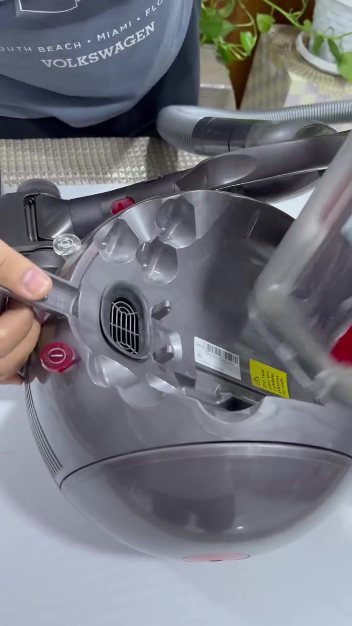 السلام عليكم 

مكناسه كهربائيه ماركه dyson الغنيه عن التعريف 

بالة اوربي التفاصيل مال المكناسه شارح عنها داخل الفديوو 

العنوان : البصرة … يوجد توصيل 

رقم الهاتف : *********** للتواصل واتساب او ماسنجر
