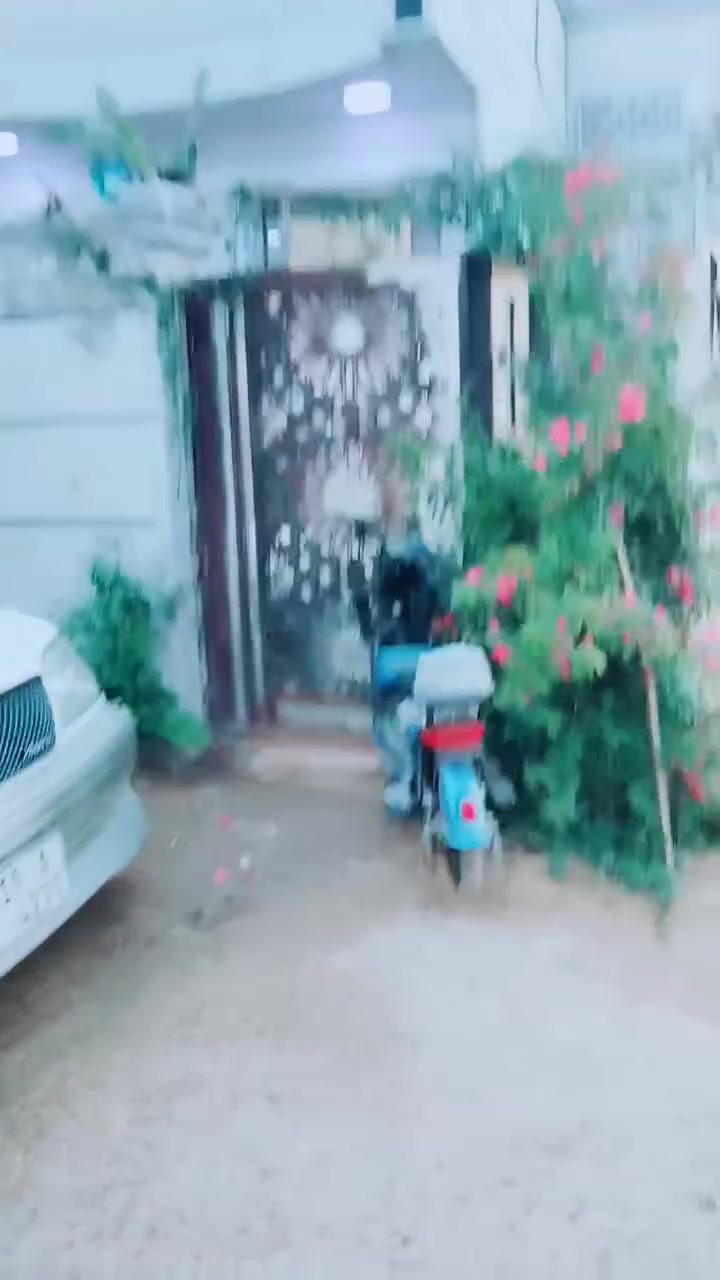 بيت للبيع مساحة 100 متر كل الخدمات متوفرة 
مكان بيت الحسينية العطيشي بالشاهر 
سند 25
***********
