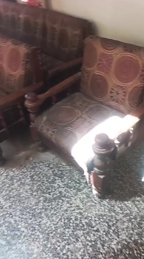 تخم زان مصري ثكيل مستعمل سبع مقاعد ٧ بيه اضرار كلش بسيطه بالكرويته موضح بالصور بالقماش.سعره ٥٠ الف مكاني البياع.
