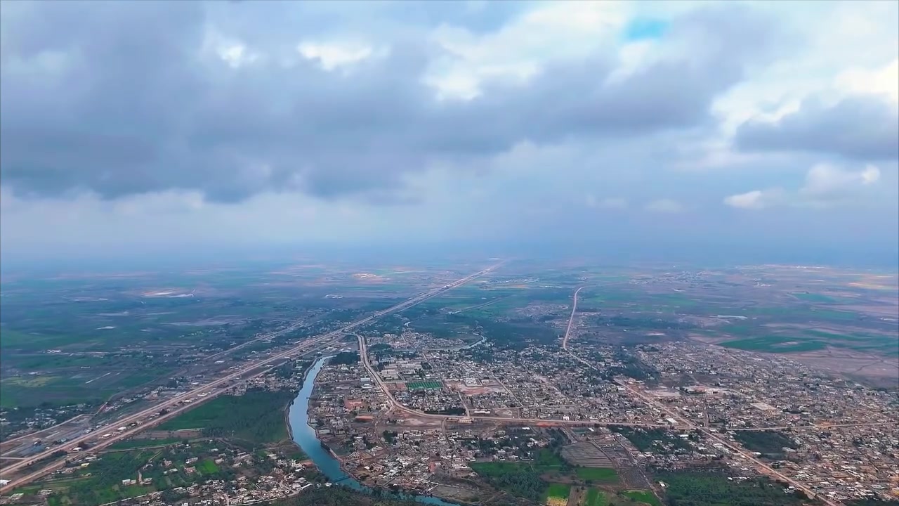 سلام عليكم  للبيع اخت الجديد مستخدمه فقط ربع ساعه.اخر موديل من شركه شاومي
مكاني  بابل 
أبرز المواصفات التقنية

الكاميرا: نظام كاميرا مزدوجة يدعم التصوير بدقة 4K بمعدل 60 إطاراً في الثانية.

التقريب: تقريب هجين يصل إلى 30x لالتقاط التفاصيل البعيدة بوضوح.

نقل الإشارة: نظام RokLink 5.0 لنقل الفيديو بمدى يصل حتى 20 كيلومتراً. ارتفاع 800 

التصوير الليلي: وضع فيديو ليلي فائق مدعوم بالذكاء الاصطناعي (AI Super Night Video) لتحسين الإضاءة المنخفضة. [1, 2, 3]

تظهر في الصورة طائرة الدرون الاحترافية FIMI X8 Tele Max المزودة بنظام كاميرا مزدوجة وتقريب هجين قوي. [1, 2] 
رقمي بيه واتساب ‏‪..‏‪***********‬‏ سعر خاص
