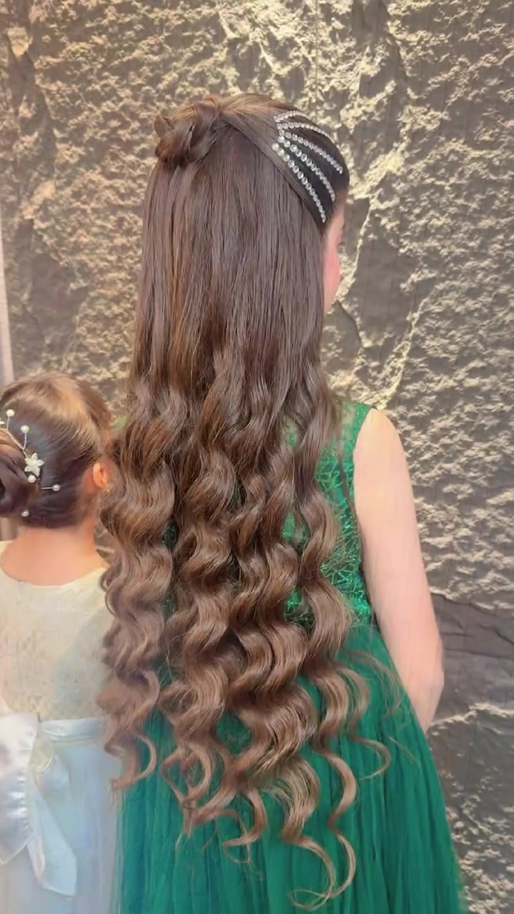 تسريحات بسيطة لاحلى بنات 😍
العنوان الرمادي حي الأندلس مقابيل حديقة الجوري ♥️ 
رقم الهاتف ***********
