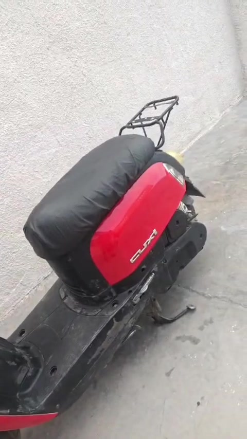 للبيع بسعر رخيص وبيه مجال 500
للبيع بسعر رخيص 
سلام عليكم بوليسي نوزل.  للبيع   دراجه خير م̷ـــِْن •اللّـہ̣̥ وناعمه ما ناقصه اي شي كامله گبل للشارع سلف وباتري شغال فول تايرات جديد هورن كهربائيات كامله السعر 500 وبيه مجال مكان بغداد *********** بي واتساب +اتصال