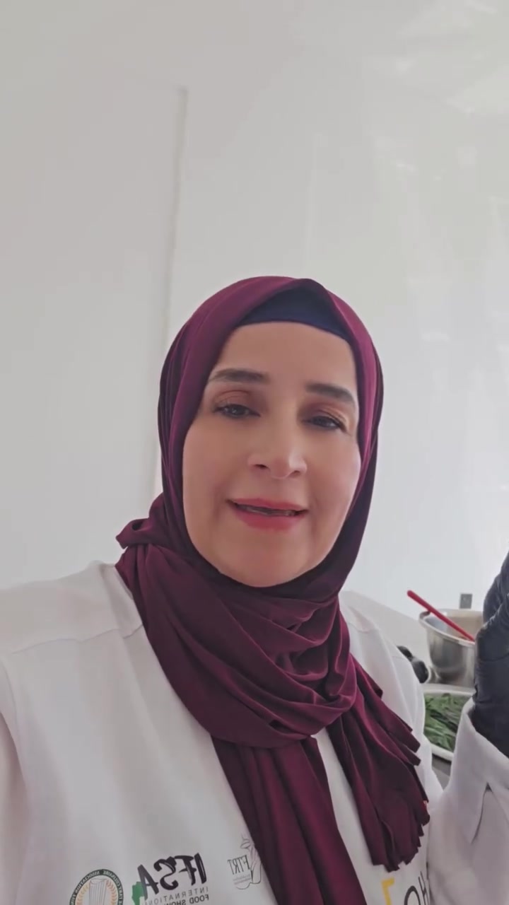 ليش ماخذين فكرة سيئة  عن الأكل الصحي  مو طيب ما أعرف  أريد اشوف تعليقاتكم وأسمع منكم  أريد  اعرفكم  الأكل الصحي  يعتمد أول  شي على  نفس الشيف لي يطبخ الأكل  وعلى المواد الغذائية لي يطبخ بيها وثاني شي على طريقة الطبخ لي يشتغل بيها هاي عوامل أساسية  بقواعد  الطبخ الصحية  هاي بقت يمكم تحبوه  تجربون  الأكل الصحي من يد أخصائية التغذية العلاجية والغذاء الصحي الشيف وداد فرمان  لأن  اني اطبخ بكلبي  مو بيدي لأن أحبكم هوايه وأخاف على صحتكم وصحة أطفالكم للتواصل والطلب والحجز المسبق عل الواتساب تنوريني *********** معمل إسلوب حياة صحية مع أخصائية التغذية العلاجية والغذاء الصحي الشيف وداد فرمان بغداد الكرادة العرصات
