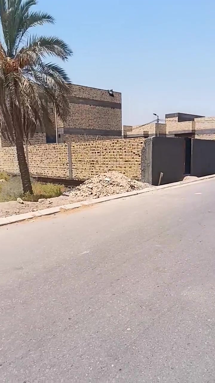 سلام عليكم ورحمه الله قطعه ببستان عليوي ركن مساحتها 504 تنباع نص منها عادي على ثلاث شوارع قريبه الشارع الرئيسي كافه الخدمات استفسار ‏‪***********‬‏
