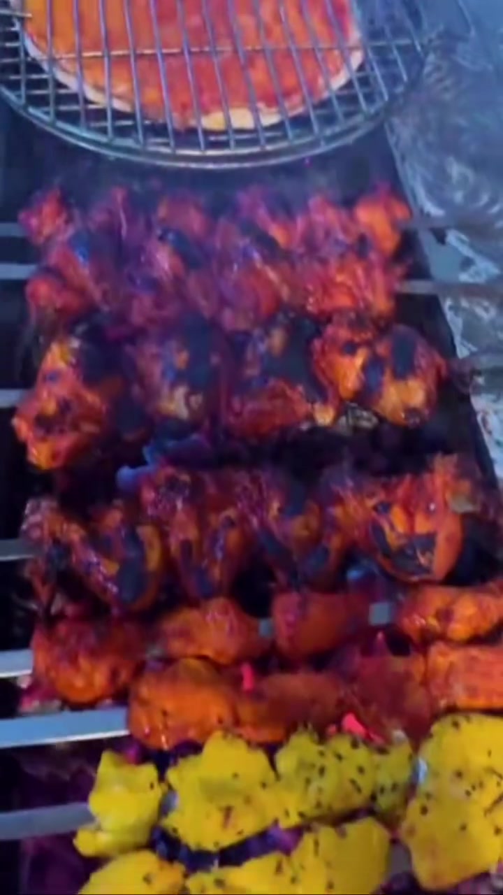 �🔥 مستعدين للطعم الصح؟ 🔥🔥

إذا تحبون المشاوي على أصولها، فـ نار ودخان ينتظركم! ❤️‍🔥

🥩 مشاوي على الفحم

🍗 أجنحة دجاج مشوية

🍢 عرايس بطعم ولا أطيب

🔥 ونكهات ثانية تخليكم ترجعون مرة ومرتين!

من أول لقمة راح تعرفون شنو يعني طعم الفحم الحقيقي 🤤🔥

لا تخلونها تفوتكم…

تعالوا جربوا واحكموا بنفسكم ❤️‍🔥

📍 المحمودية – شارع الوصي – قرب مستشفى المحمودية

📞 للطلب والاستفسار: ***********

📱 واتساب: ***********

📘 فيسبوك: مطعم نار ودخان

📸 إنستغرام: nar_dulkhan

🎵 تيك توك: nar_dulkhan

🔥🔥 نار ودخان… إذا جربته، راح يصير اختيارك الأول! 🔥�
