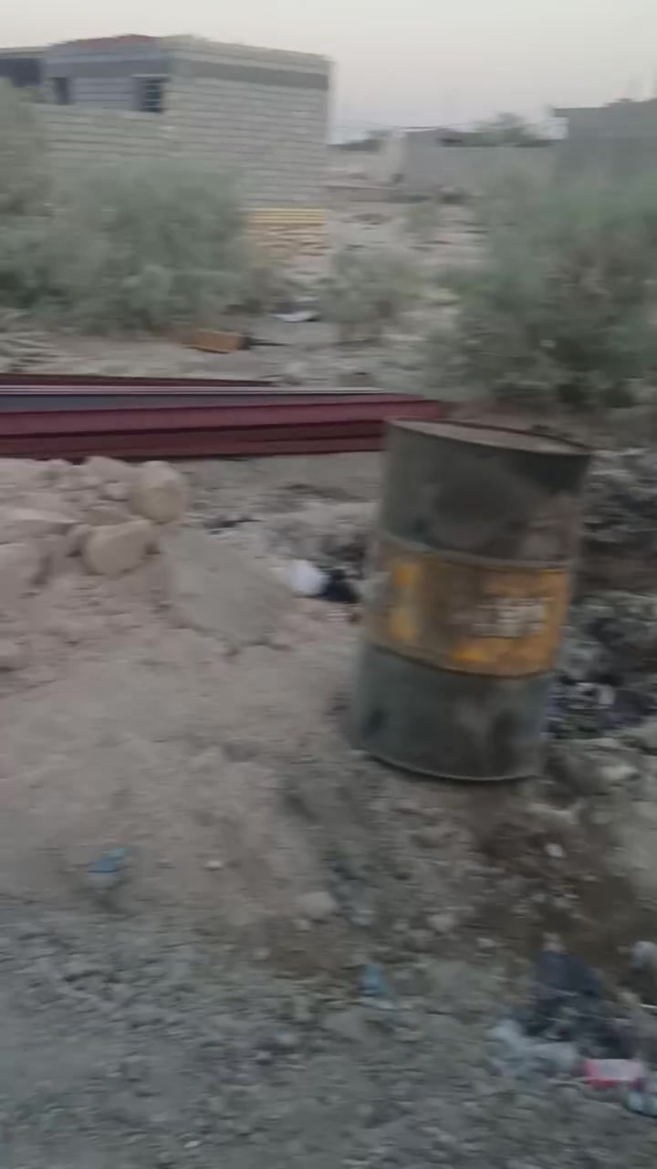 السلام عليكم قطعه للبيع منطقه سيد جابر اول فرع جهه اليمين القطعه بنهايه الفرع تصير التصوير ماواضع لان الدراجه طفت وسديته التصوير مساحه 243 متر تصير بنهايه الفرع اخر شي وتنزل مسافه قطعتين وهيه الثالثه 
ومابيه اي مشكله او طلايب مكفوله وهاذه رقمي بي واتساب ***********
