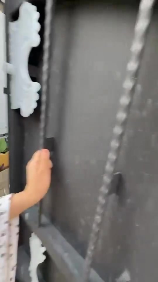 عرض يوجد لدينه بيت للبيع قوسيات حي الزيتون خلف اسواق ابوعلي المساحه 135متر فول نقطة دالة خلف ماركت الزيتون البيت يتكون من غرفتين نوم وهول واستقبال السعر 55وبي مجال للااستفسار اتصال ***********وبي واتساب
