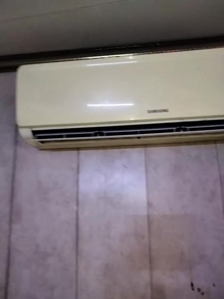 السلام عليكم ورحمه الله
سبلت جداري 2طن 
نوع سامسونك 
على الفحص والظمان 
سعره 250
مكاني بغداد مدينة الصدر 
***********
