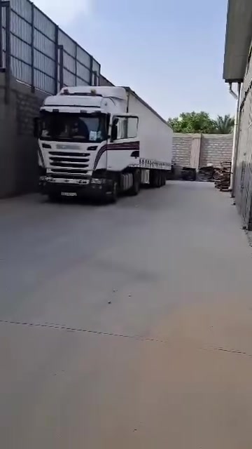 شاحنة • بدون تفاصيل