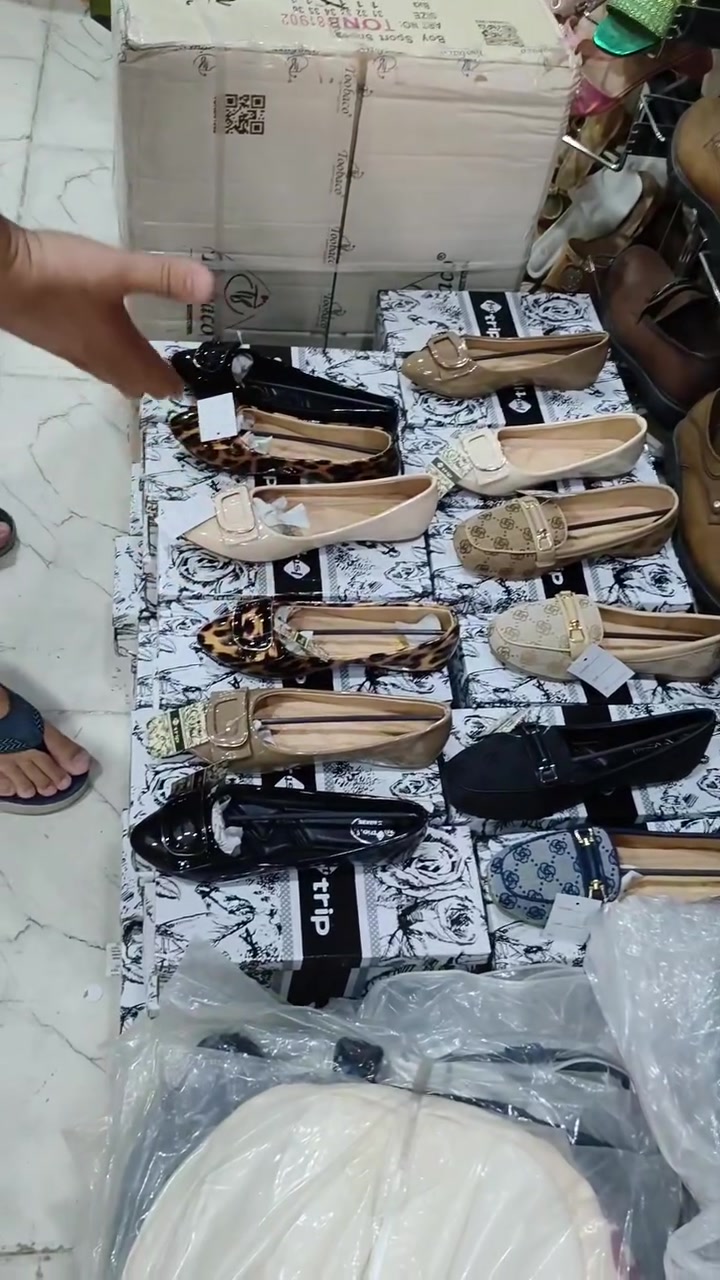 قمه الاناااااقه 
  حذاء فلات نسائي خفيفه ريشه  🪶طبي 🪶موديلات راقيه سعر القطعه فقط 6الف دينار 
عرض خاص ///تأريخ 2026/8/8
مكان نجف حي عسكري كبل مجاور مجمع العصري 
للاستفسار واتساب 📞📞📞📞
الواتساب / ***********
متابعه وتعليق حلو مثلكم 🌹

