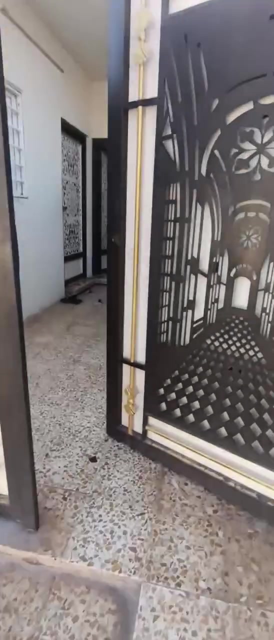 بيت للبيع قوسيات جمعيه الماء قرب جسر السادس مساحه 110 متر خدمات كامل سعر 70 وفي مجال شيء بسيط سند زراعي 25 ===***********====***********
