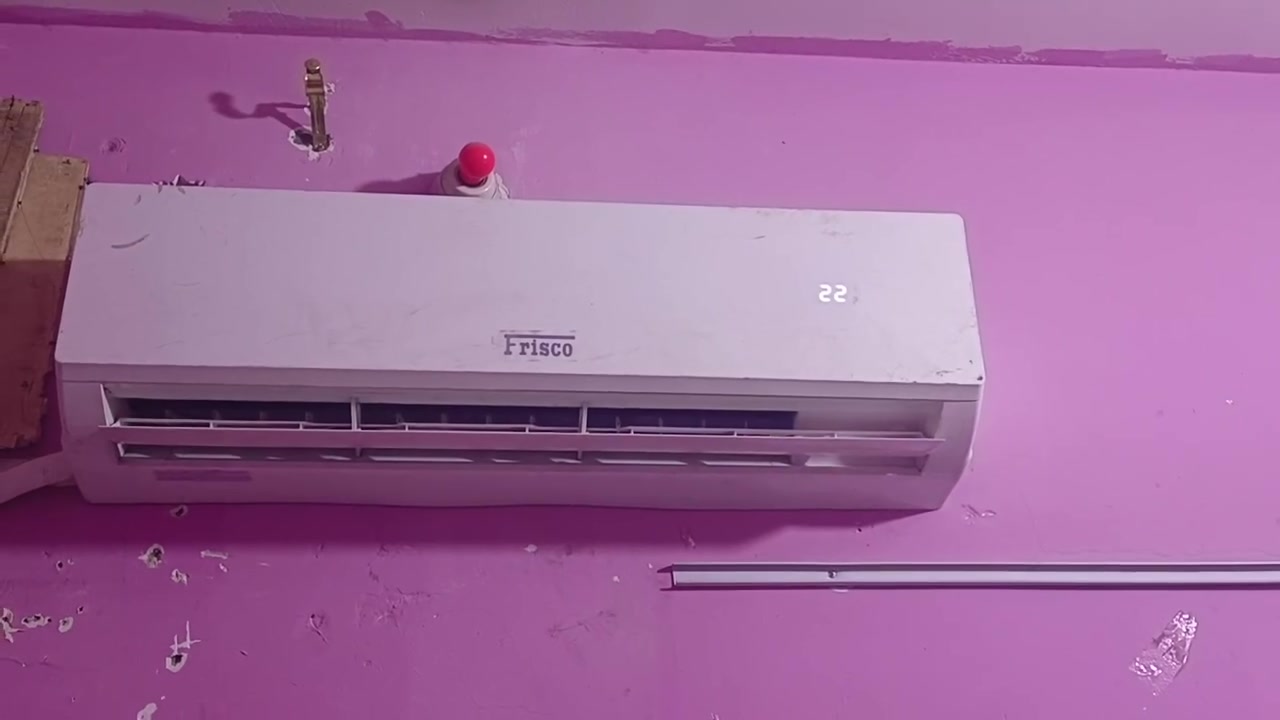 أغراض بيت • غسالة • كرسي خشب
