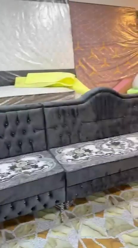سلام عليكم دواوين قياسات حسب طلب ديوان كلش حلو وشغل كدام عينك وكله بلوك اسود وتجي شوف بعيونك  نشتغل جميع موديلات  وتفضلي خاص وكلشي تعرف منه دوشاك متوفر عنده  جرابي متوفر عنده كلشي موجو. ***********
