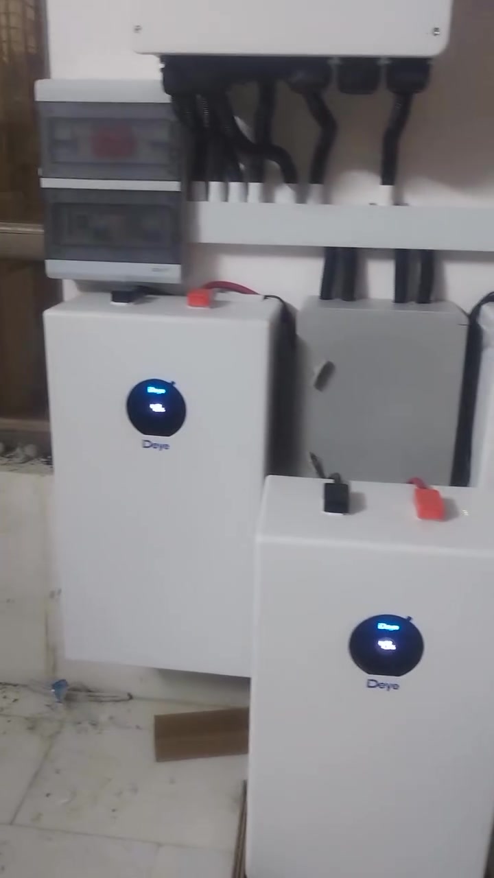 تم تنصيب منظومة طاقه شمسيه
عدد الألواح ١٤ لونجي 650 w
بطايه 16k من. شركه ديا عدد 3
نفريتر 16k من شركه ديا
شركه قمه التواصل اشراف وتنفيذ استاذ سجاد *********** وتساب متواجدين على مدار الساعة
حداده علي سعد ***********
