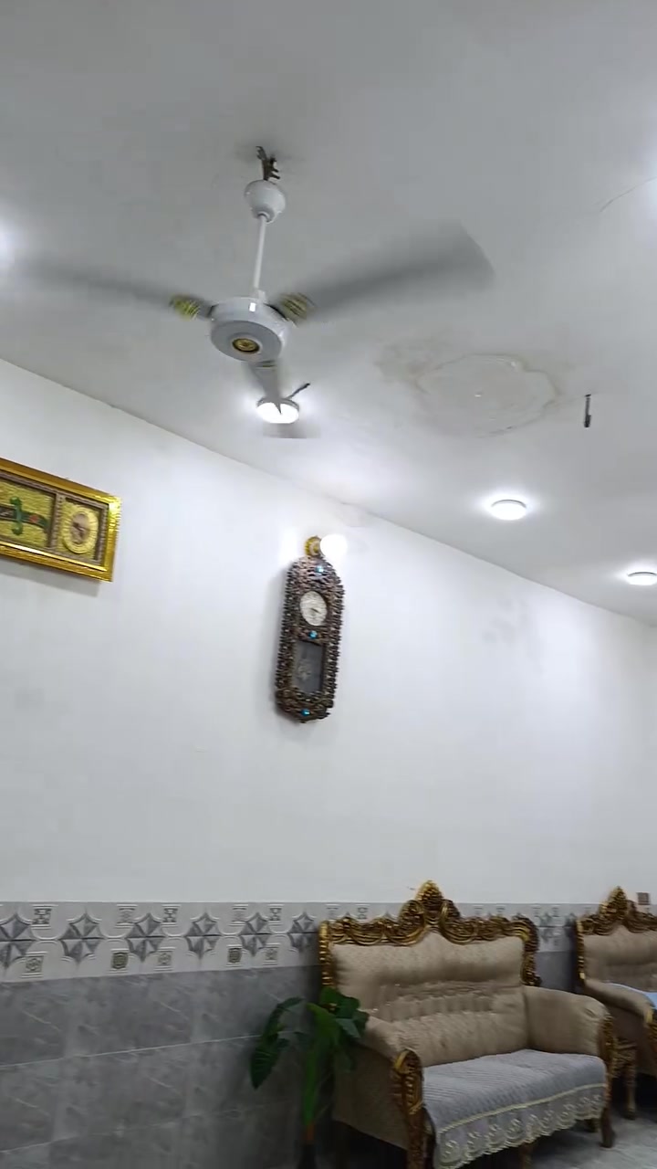 بيت للبيع طابو زراعي 
المساحة 150 متر 
غرفة نوم واحدة وصالة ومطبخ واستقبال وصحيات خارجية 
البناء طابوك وعكادة 
   السعر 49 
العنوان المعارة قرب حسينية السجاد 100 متر عن الشارع العام 
للستفسار 
***********
*********** واتساب
