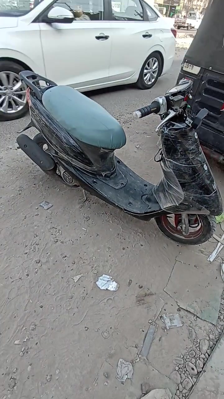 سلام عليكم للبيع  دراجه عصفوريه 60
دراجه كامله او شغاله بس نقصه قمجي مال بانزين مكطوع شغاله او كامله سعره 200او بيه مجال بصيط عنواني الشعب حي البساتين(الرقم)«***********»(بي وتساب)
