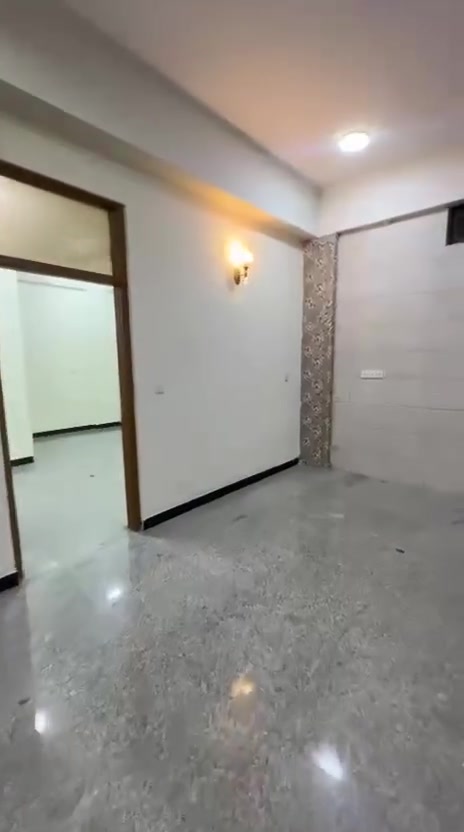 شقه للايجار غرفتين وصاله كرادة داخل قرب 
شارع العطار للاستفسار ***********
ارضيه
