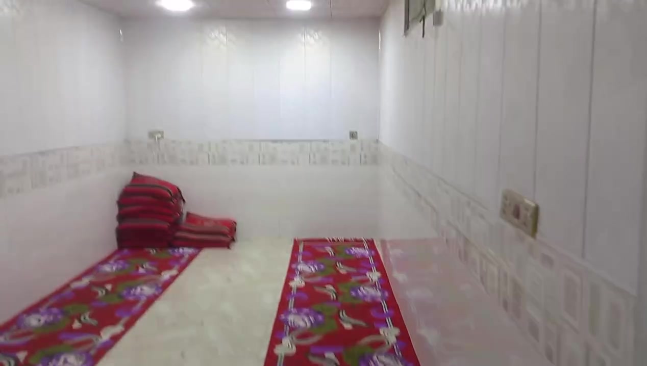 بيت رهن بحي الغدير بشارع المشجر ب25سنه وقابل 150متر ***********

