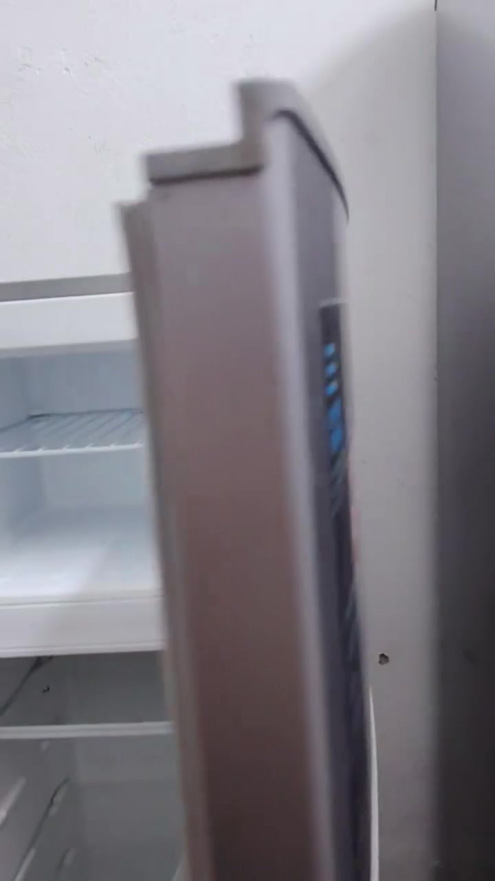 سلام عليكم ثلاجه اللبيع  امانه الله جديده يمكن شهرين مستخدمه للبيع  لأنه مكان ماعندي مكاني بغداد الشعب ***********
