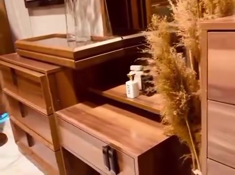 غرفه نوم تركي ماخذيهه من هوم سنتر مليون و٩٠٠ للبيع ب٨٥٠ مستعجل بسبب الترميم العنوان اللطيفيه
