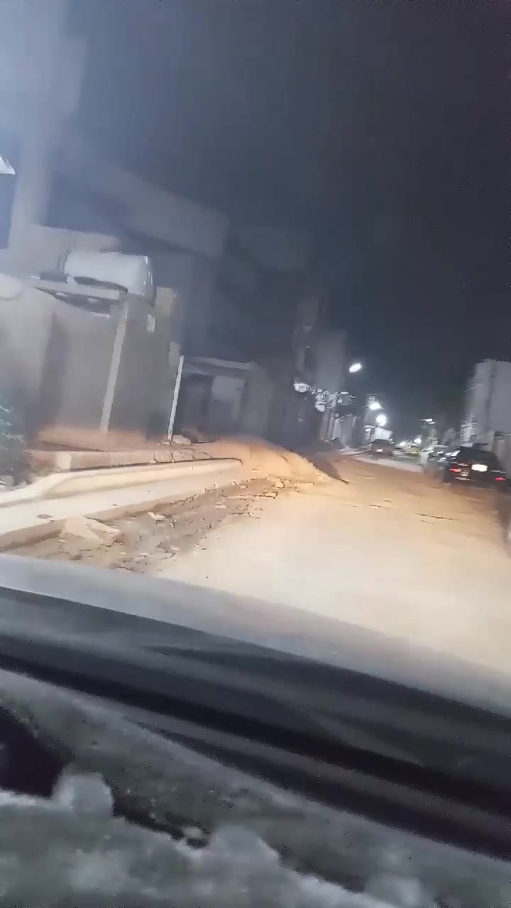 بيت للبيع مساحة ١٠٠ متر قطع من ٢٠٠
مكانه بالبحث العلمي كباله صايرة كفائات السيدية
حبيبي/حبيبتي، ممكن تحددلي الموقع بالضبط أكثر؟ يعني أي حي/زقاق/قرب شنو بالبحث العلمي أو كفائات السيدية حتى أوصل الإعلان بدقة.: 
هوَ صاير بالبحث العلمي الشارع اللي گبال شارع كنانه 
البيت شگد بيه غرف وحمامات؟ وهل هو طابق واحد لو أكثر من طابق؟: 
طابقين بي غرفة فوك وغرفة جوا ومطبخ وحمامات فوك وجوا 
شنو نوع السند/الطابو؟ وهل المساحة ١٠٠ متر مفروزة ومرسومة بشكل رسمي لو بعده بإجراءات؟: 
١٠٠ متر كامل بشكل رسمي وطابو صرف 
البيت شنو حالته هسه: مسكون وجاهز، لو يحتاج تشطيب/ترميم؟ وشنو وضع الخدمات بيه مثل الماء والكهرباء والمجاري؟: 
يحتاجله ترميم وتعديل وبناء درج والشارع جنت مصورته ما مبلط هسه الشارع بي تبليط كامل 
شنو آخر سعر تريد تبيع بيه؟ وهل السعر قابل للتفاوض لو نهائي؟: 
قابل للتفاوض