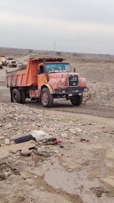 السلام عليكم للبيع مان موديل 81 السياره خير من الله سنويه بسمي رقم بغداد الاستفسار اتصل عل رقم ***********
